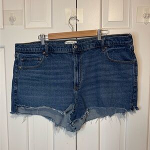 Abercrombie & Fitch “The Mom Short” sz36